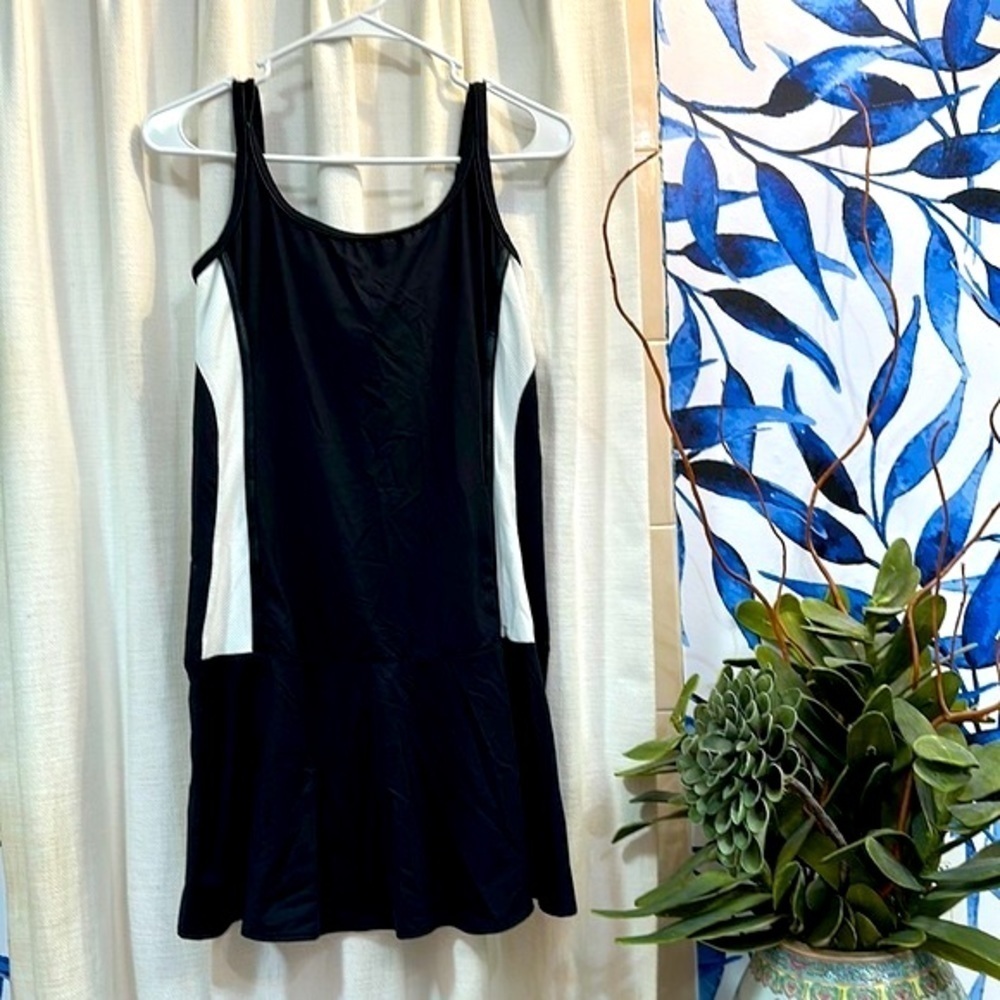 NWT Women’s Tail Tech Black & White Polyester & Spandex Tennis Golf Dress Size M
